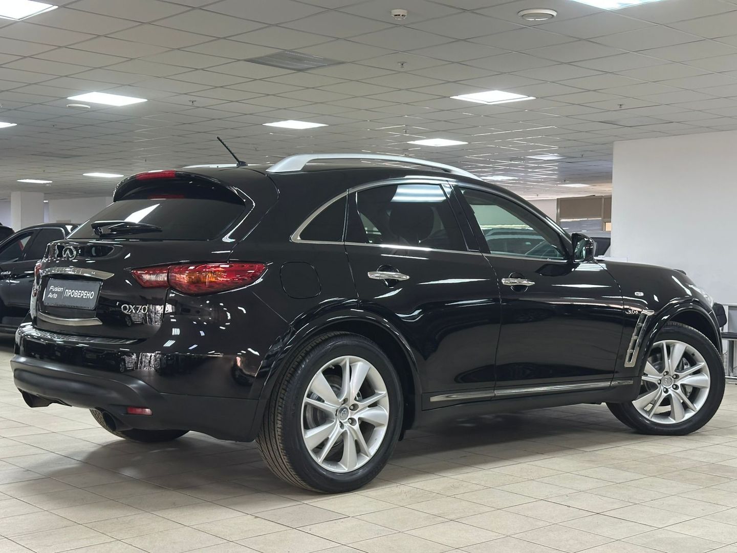 Infiniti QX70