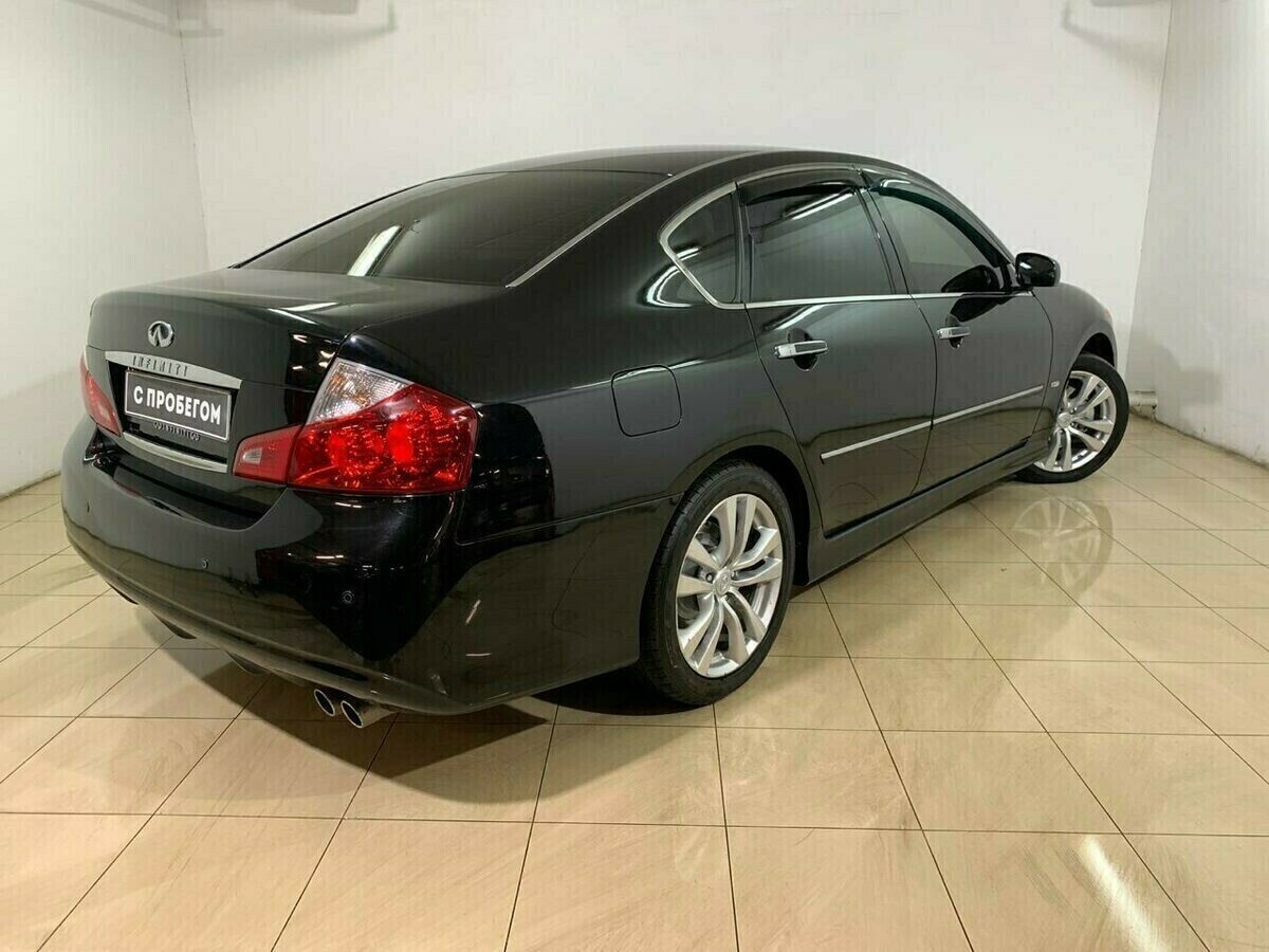 Infiniti M