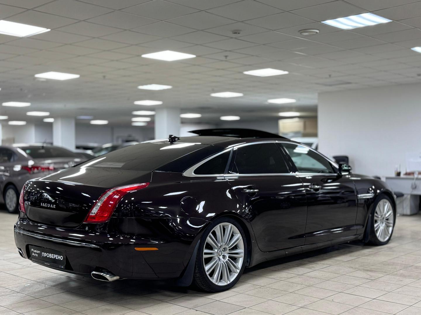 Jaguar XJ
