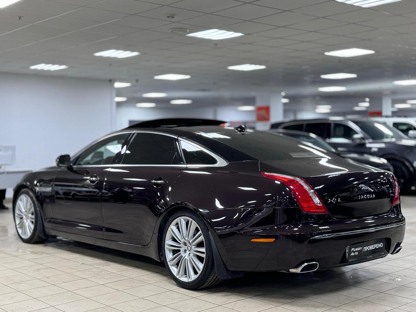 Jaguar XJ