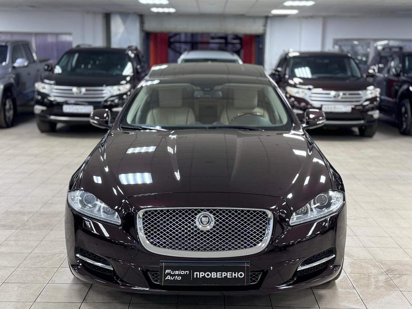 Jaguar XJ