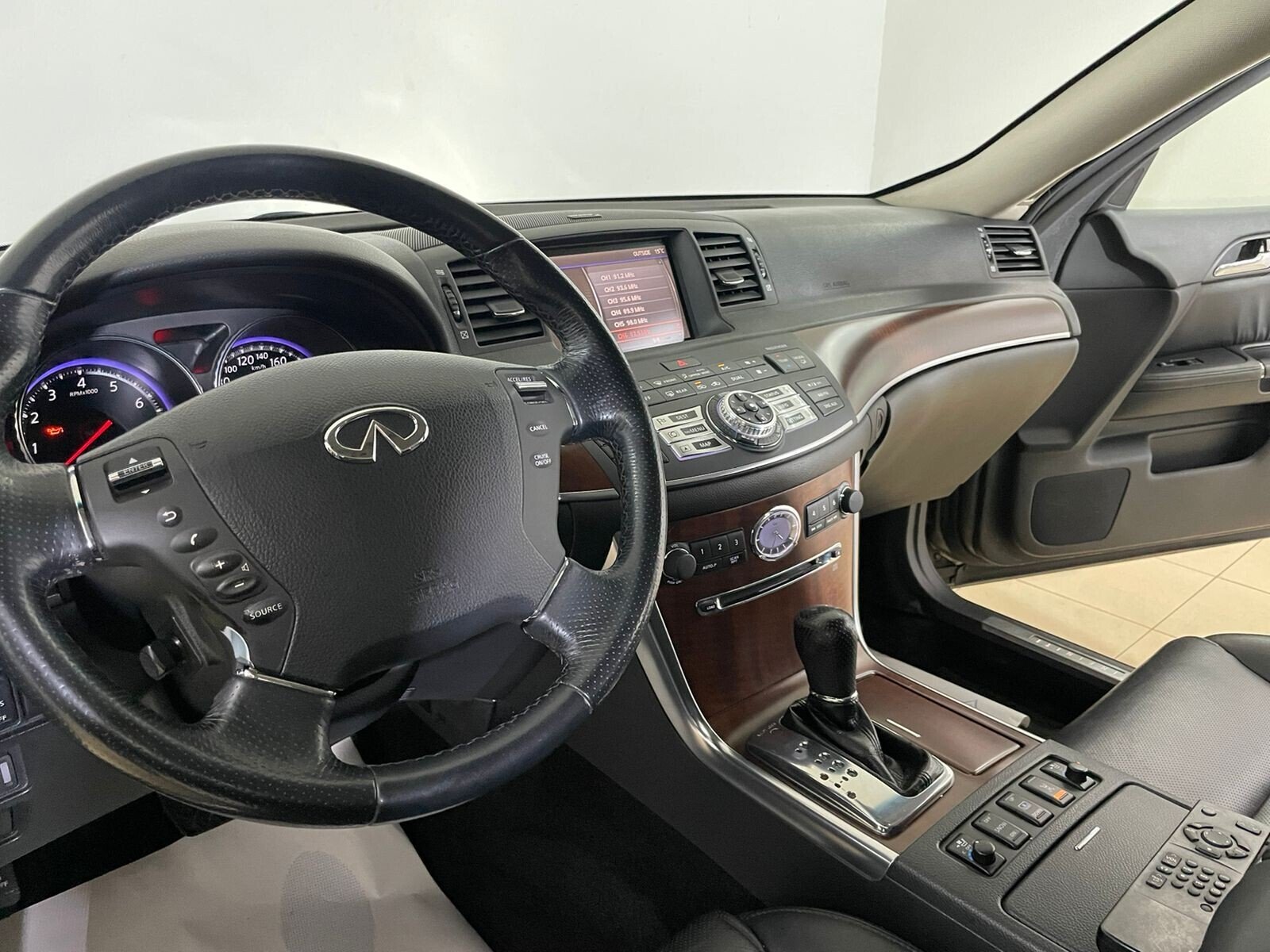 Infiniti M