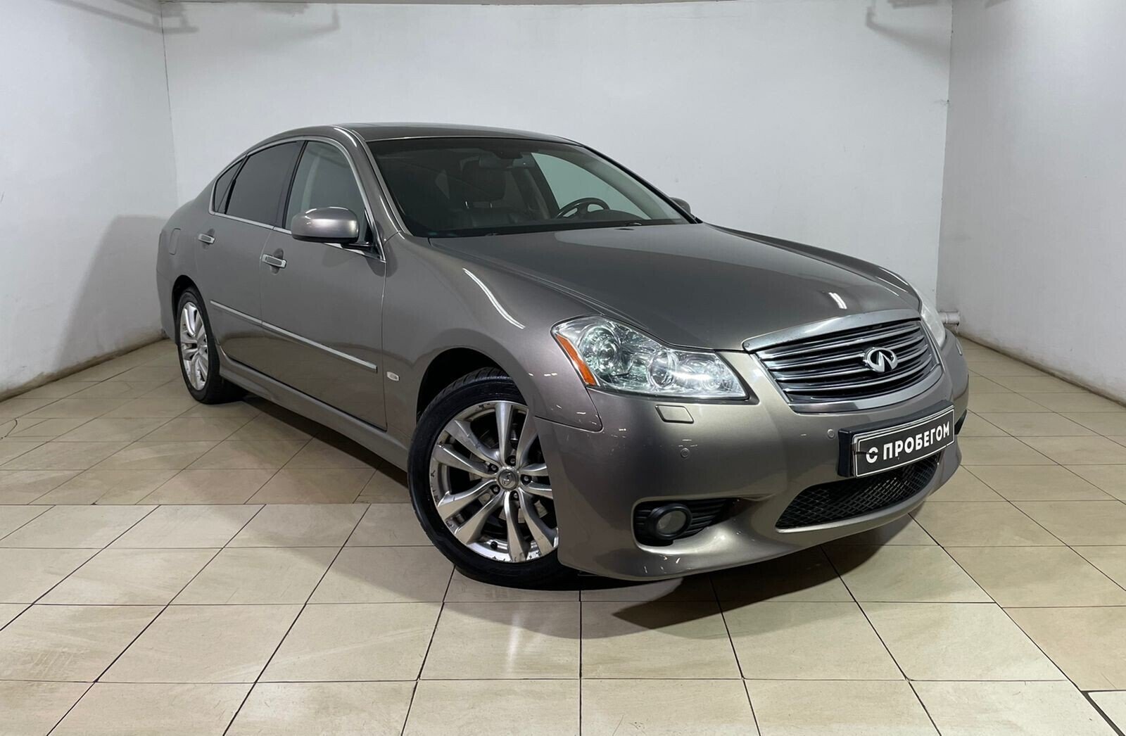 Infiniti M