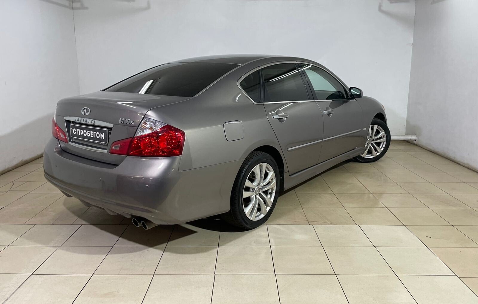 Infiniti M