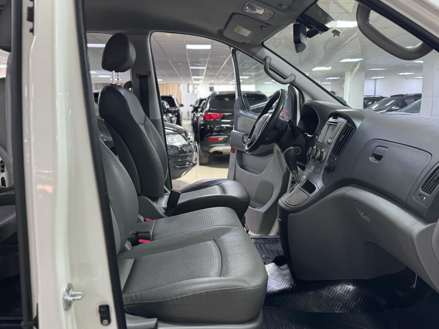 Hyundai Grand Starex