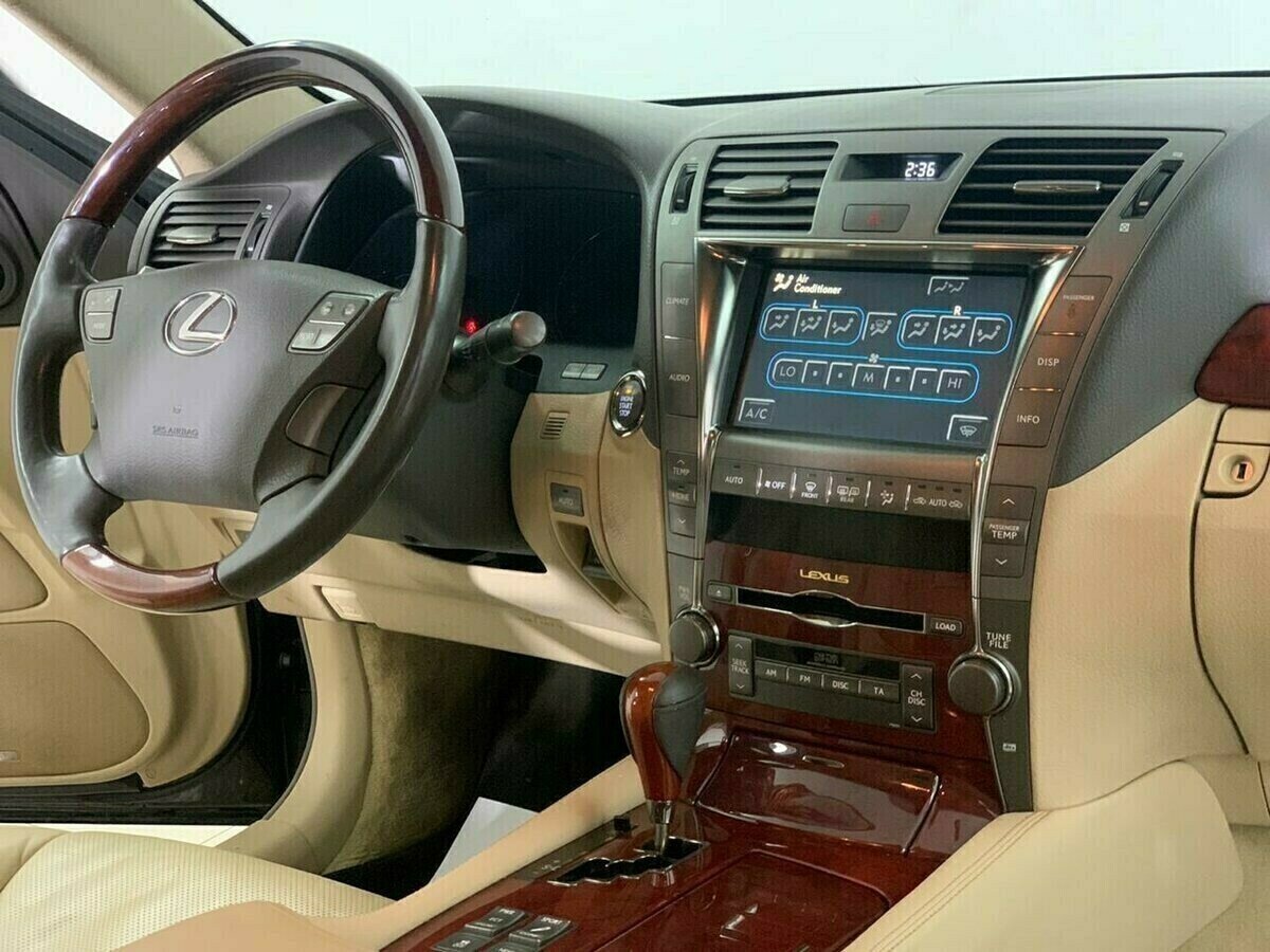 Lexus LS