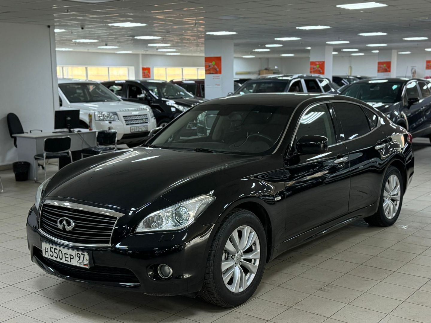 Infiniti M