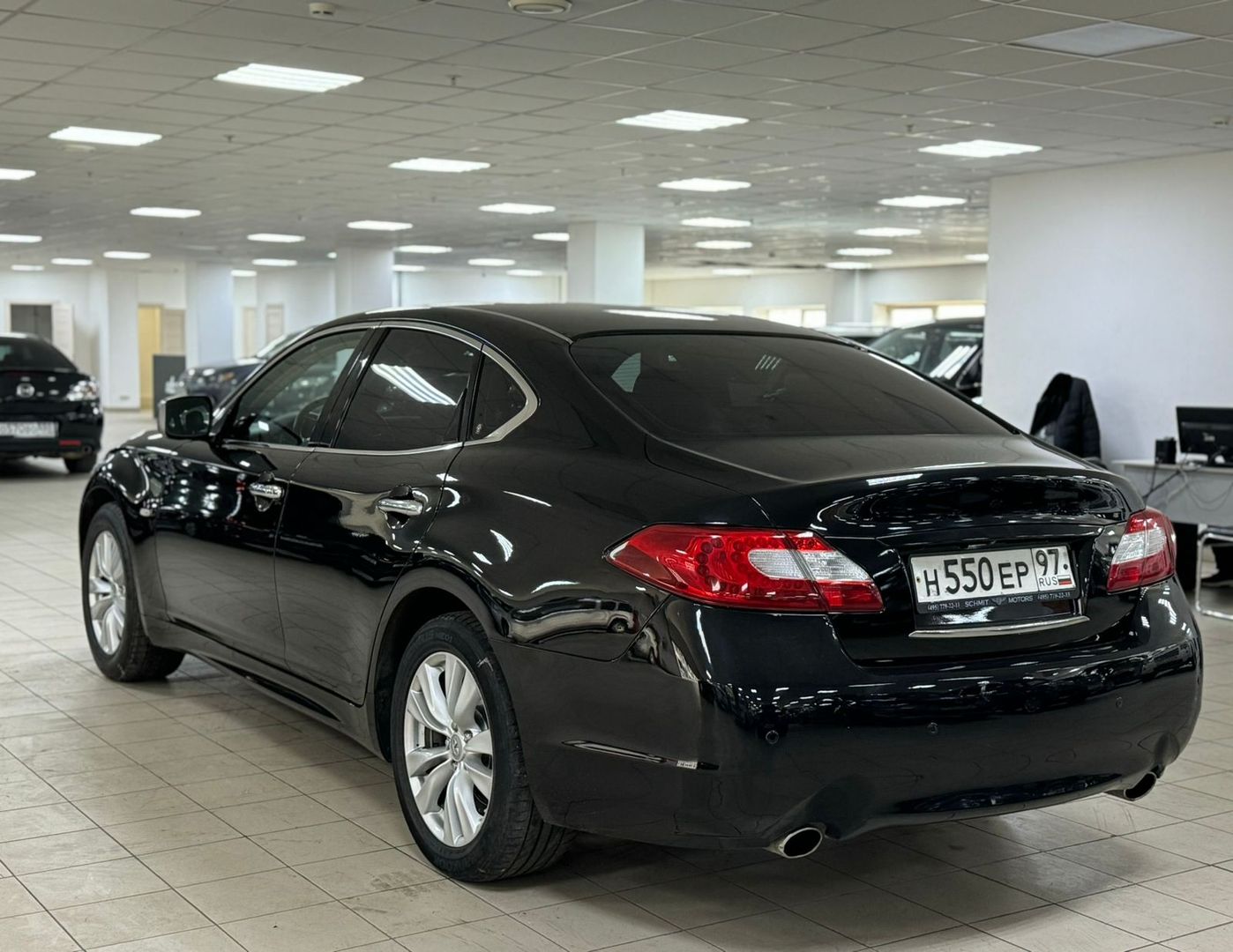 Infiniti M