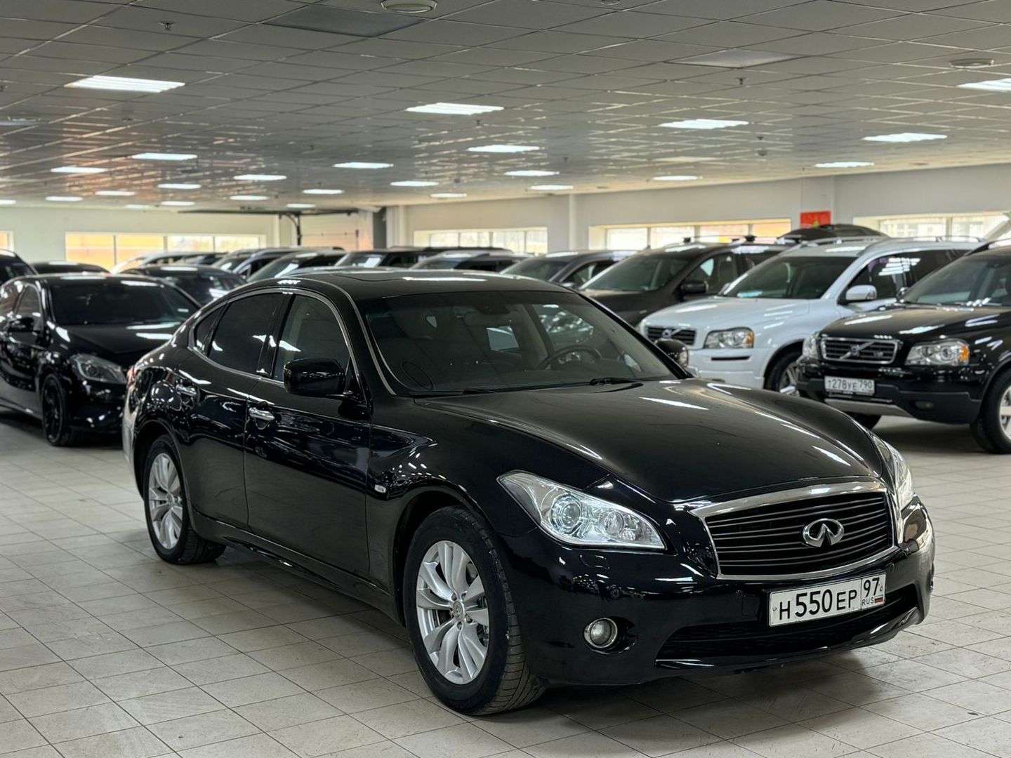 Infiniti M